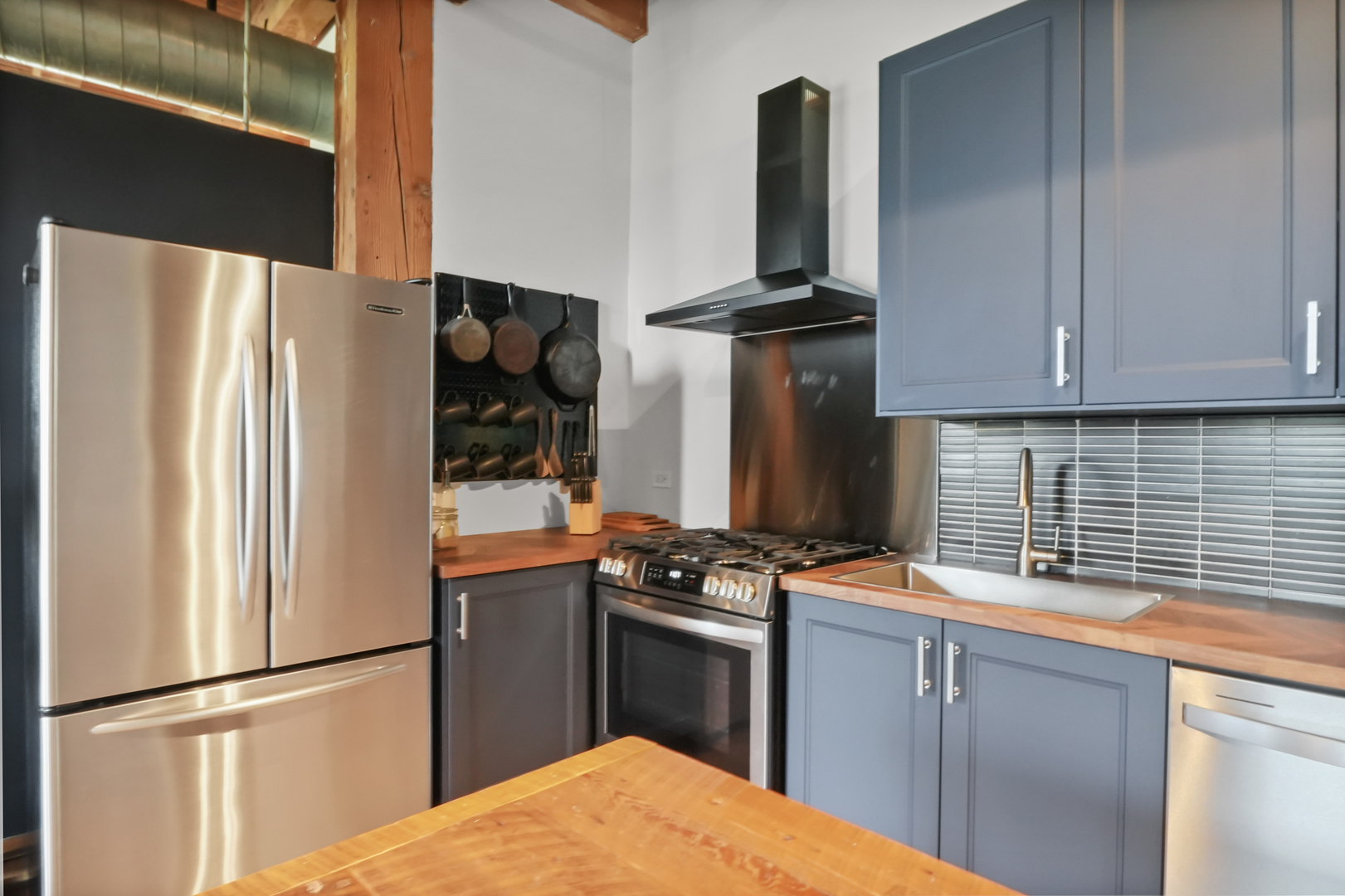407 N Elizabeth Street Unit: 209