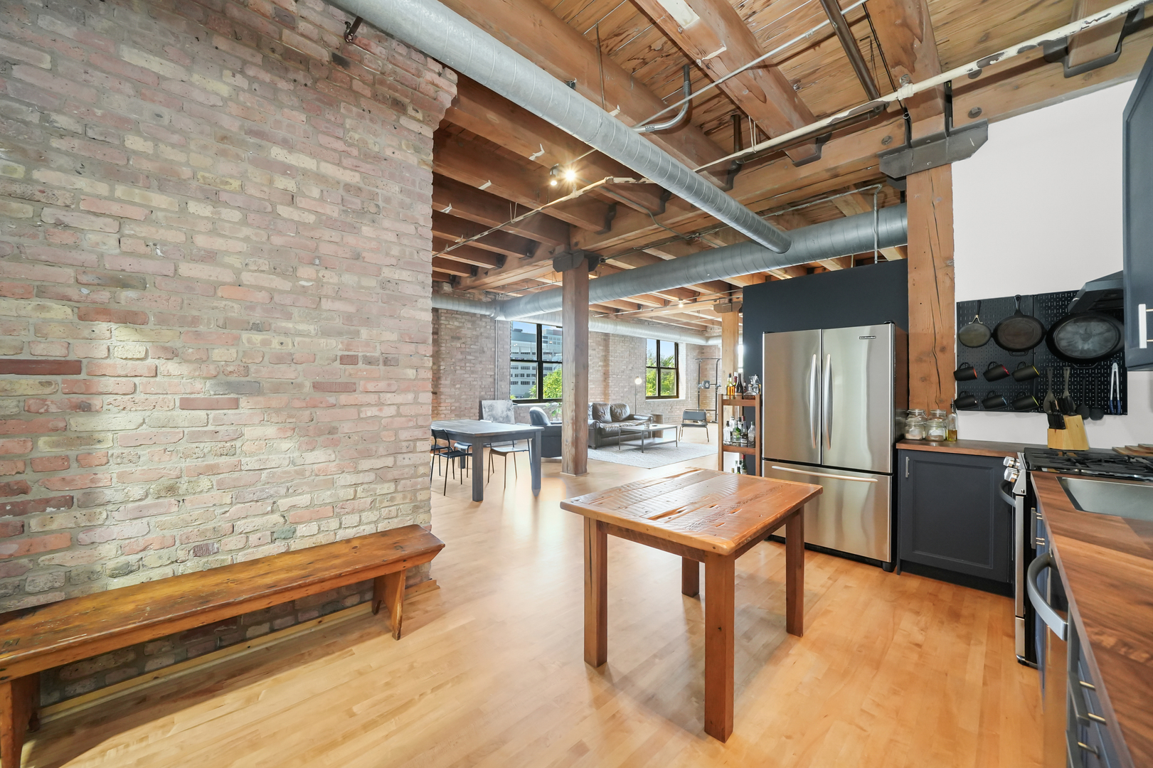 407 N Elizabeth Street Unit: 209