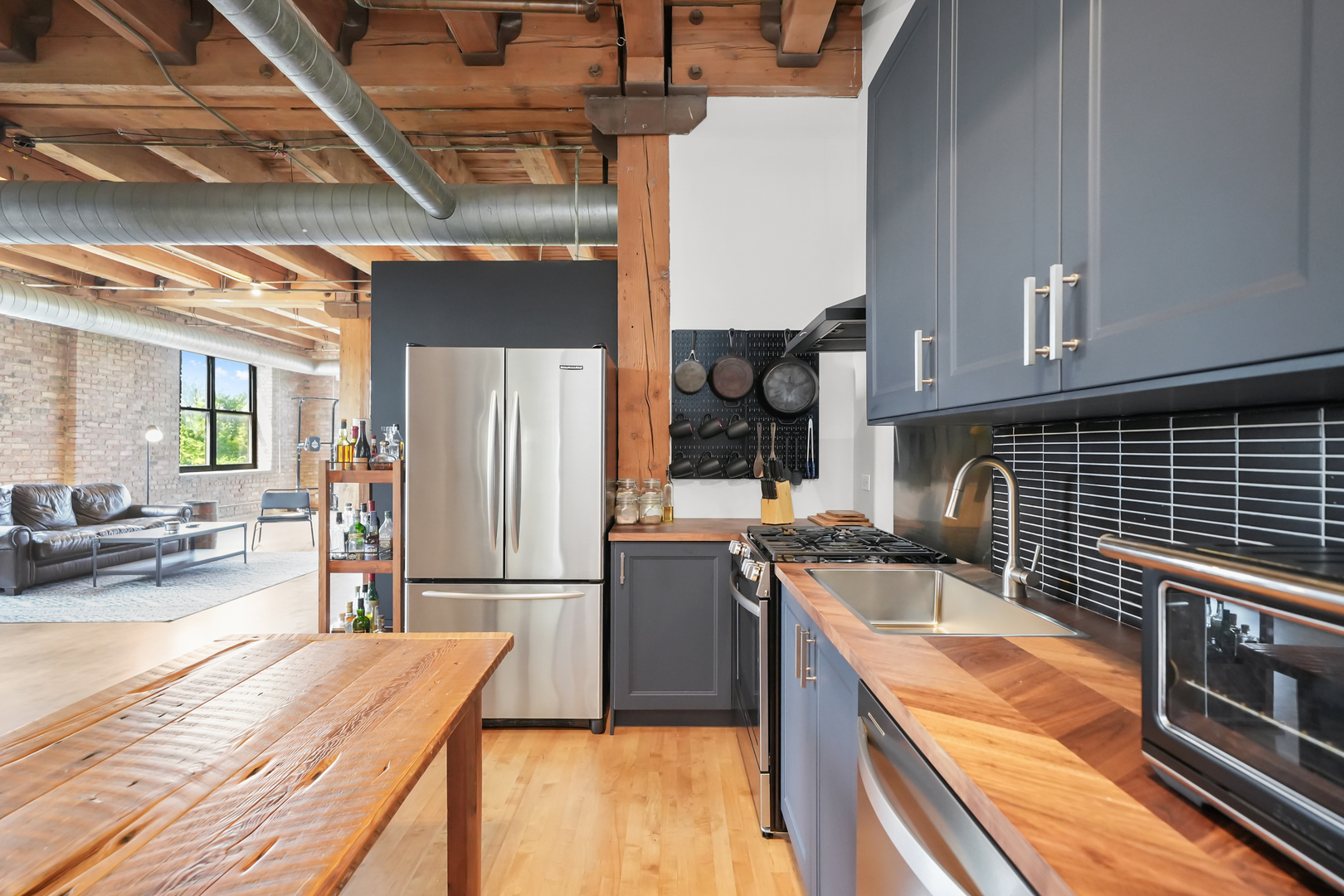 407 N Elizabeth Street Unit: 209