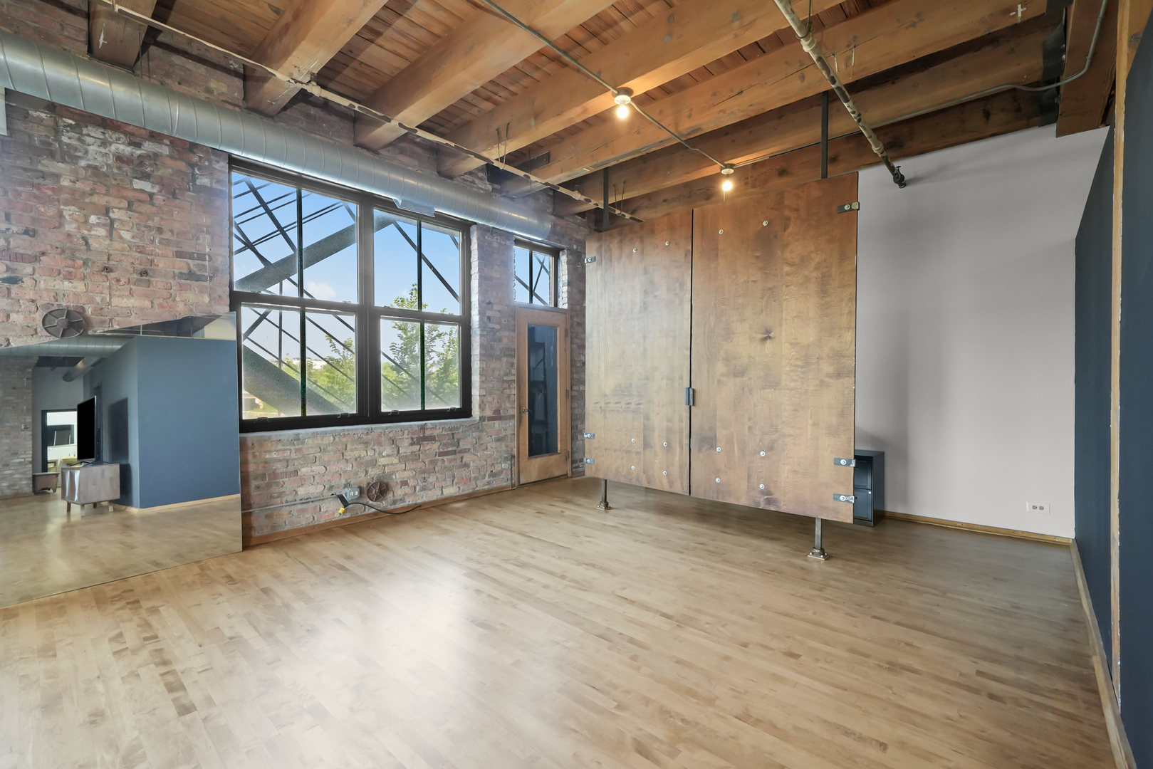 407 N Elizabeth Street Unit: 209