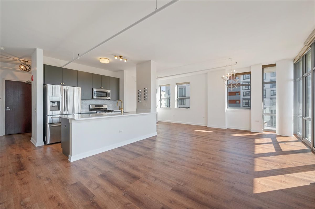 511 W Division Street Unit: 607