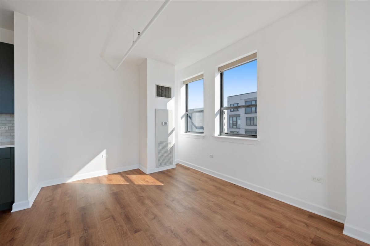 511 W Division Street Unit: 607