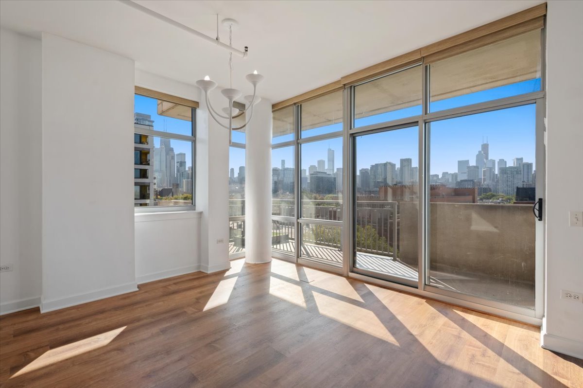 511 W Division Street Unit: 607