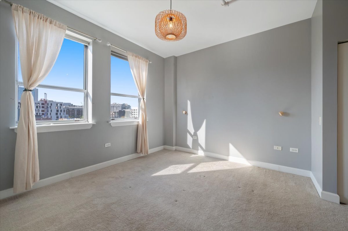 511 W Division Street Unit: 607