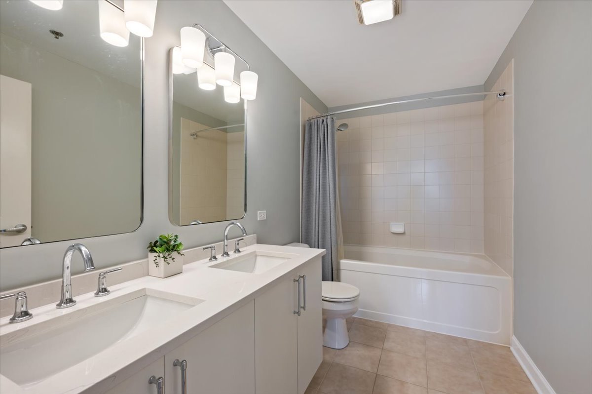 511 W Division Street Unit: 607