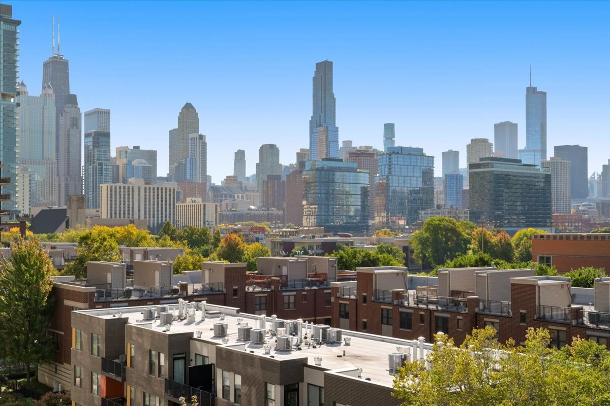 511 W Division Street Unit: 607