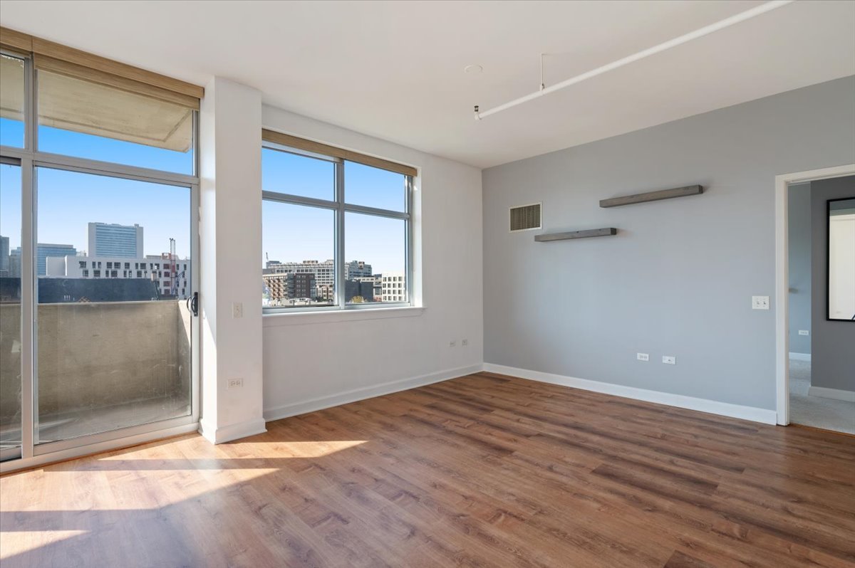 511 W Division Street Unit: 607