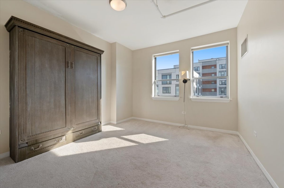 511 W Division Street Unit: 607