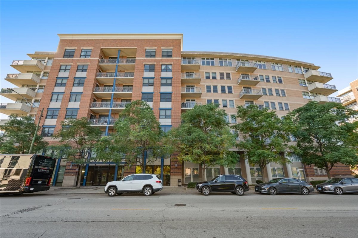 511 W Division Street Unit: 607