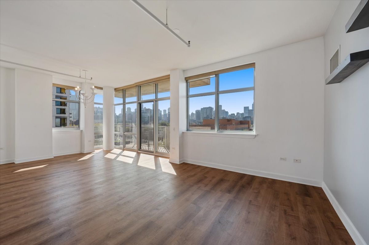 511 W Division Street Unit: 607