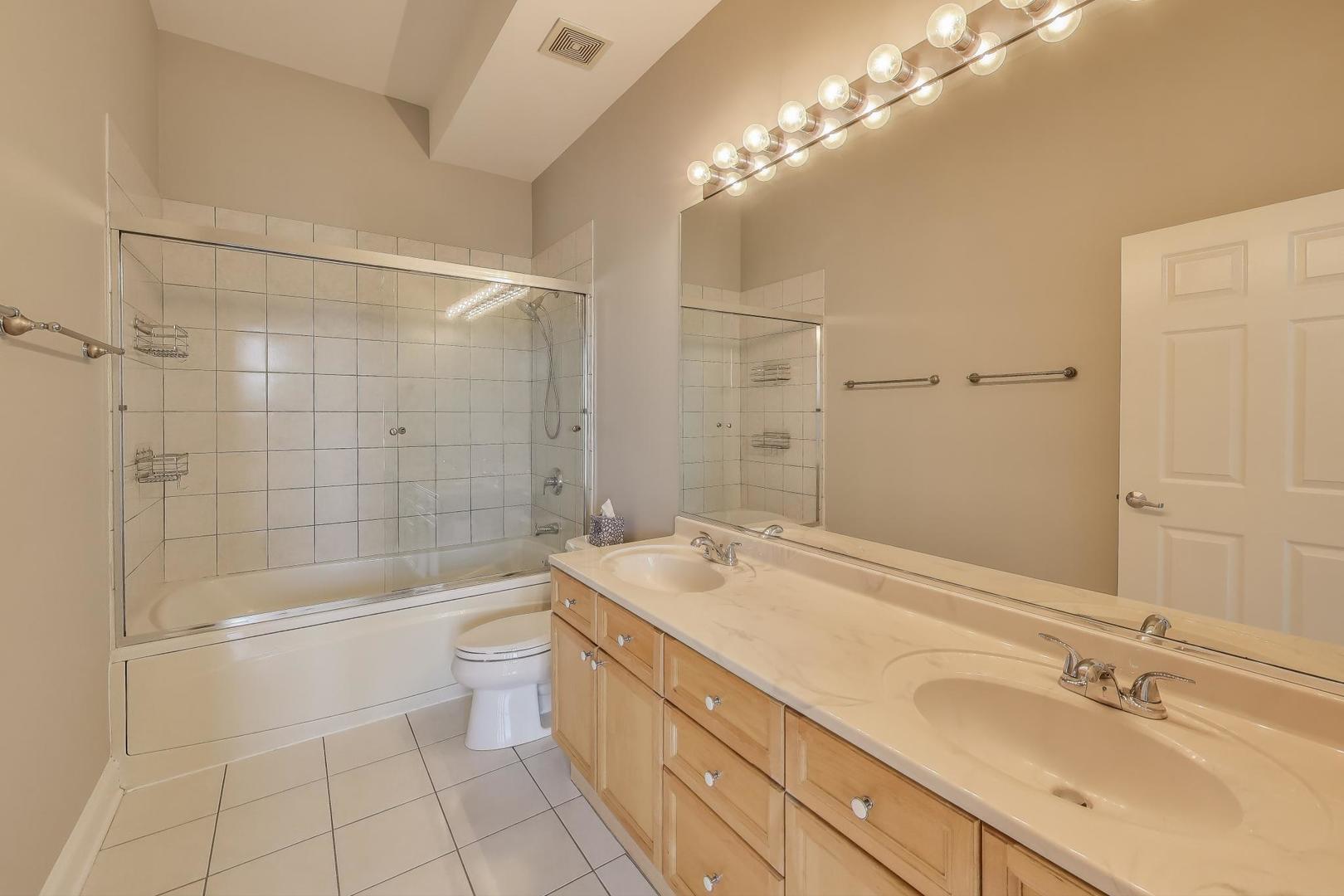 1301 W Washington Boulevard Unit: 604