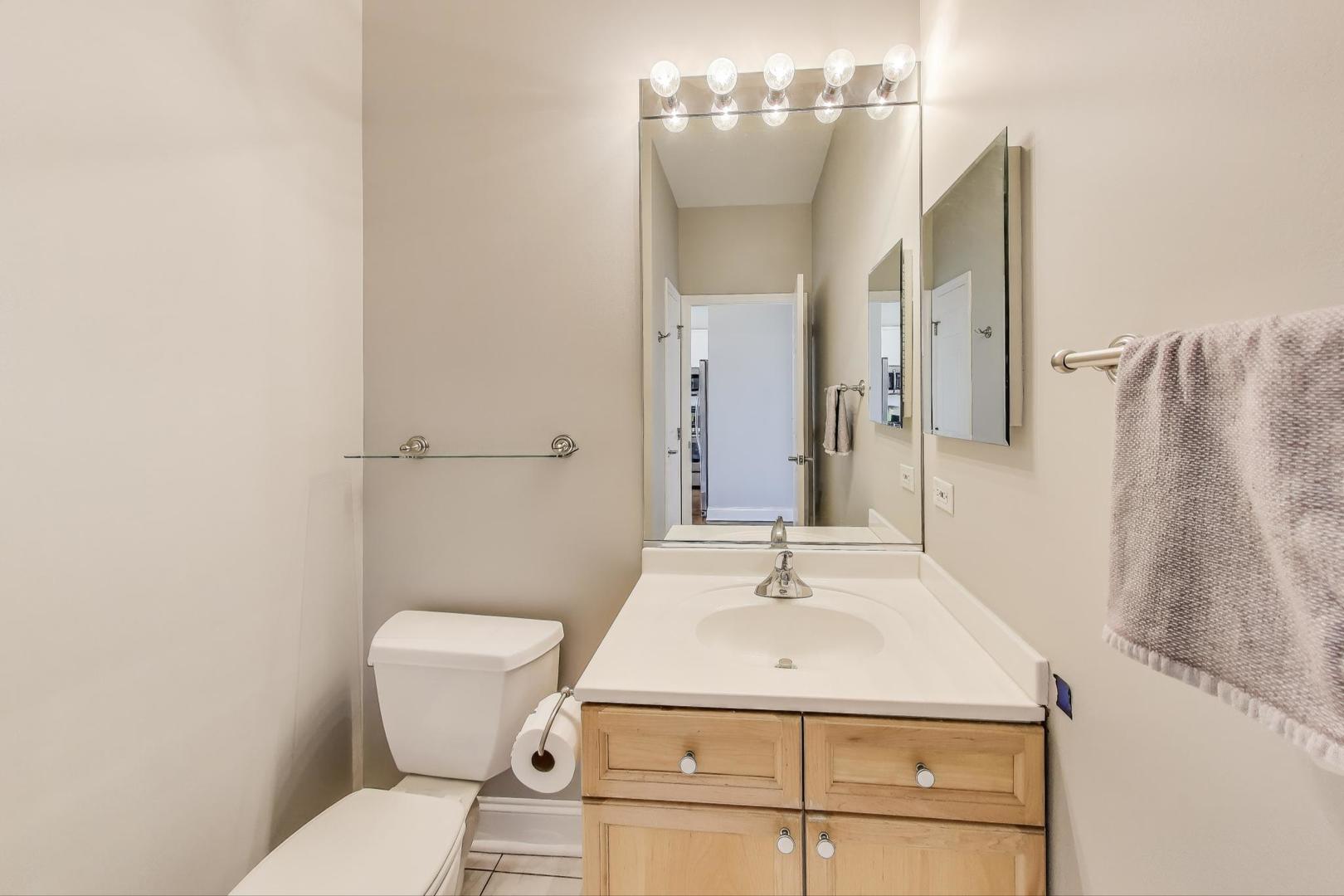 1301 W Washington Boulevard Unit: 604