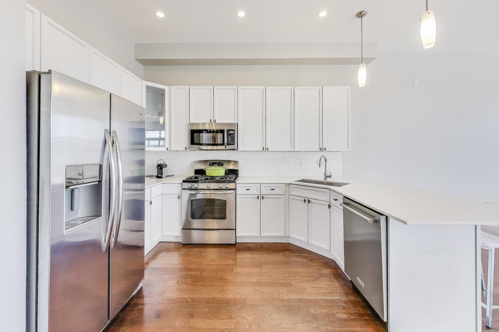1301 W Washington Boulevard Unit: 604