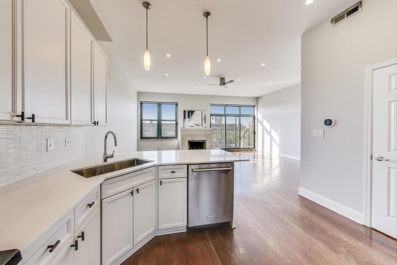 1301 W Washington Boulevard Unit: 604