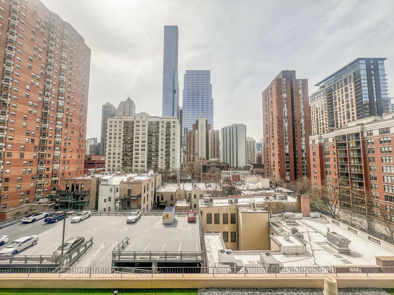 33 W Delaware Place Unit: 8E