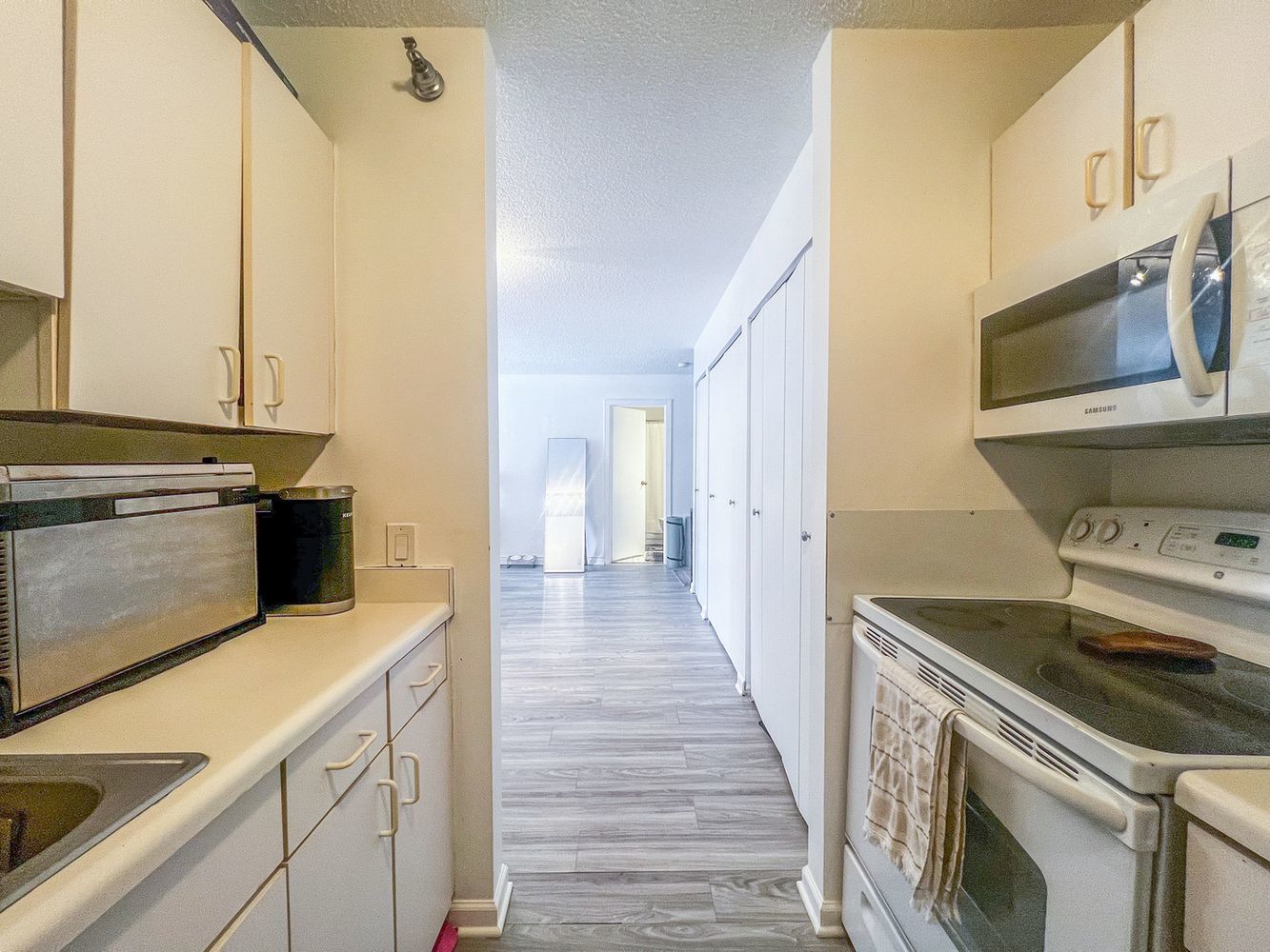 33 W Delaware Place Unit: 8E