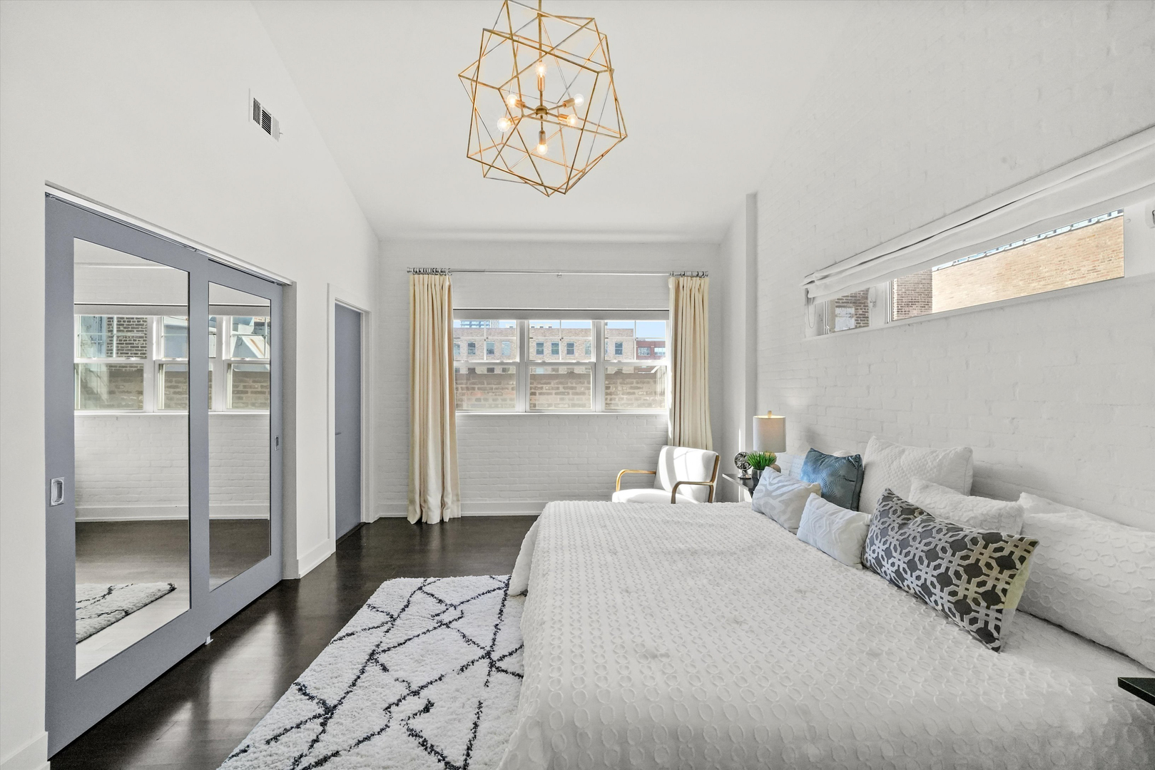 1048 W Fulton Street Unit: 4