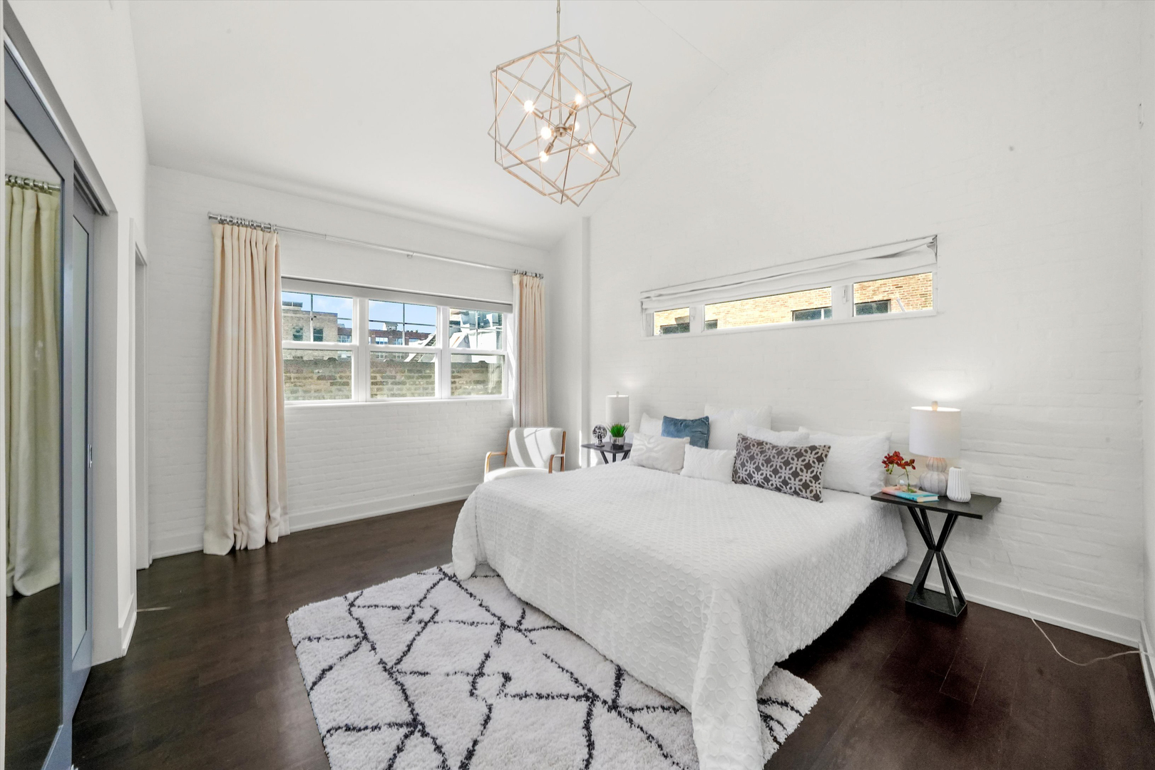 1048 W Fulton Street Unit: 4