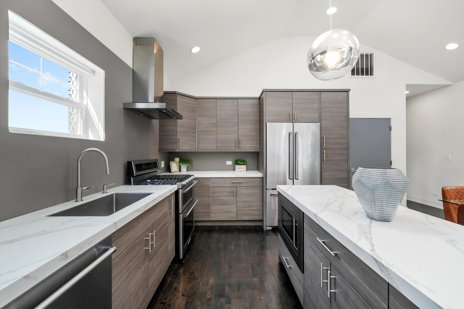 1048 W Fulton Street Unit: 4