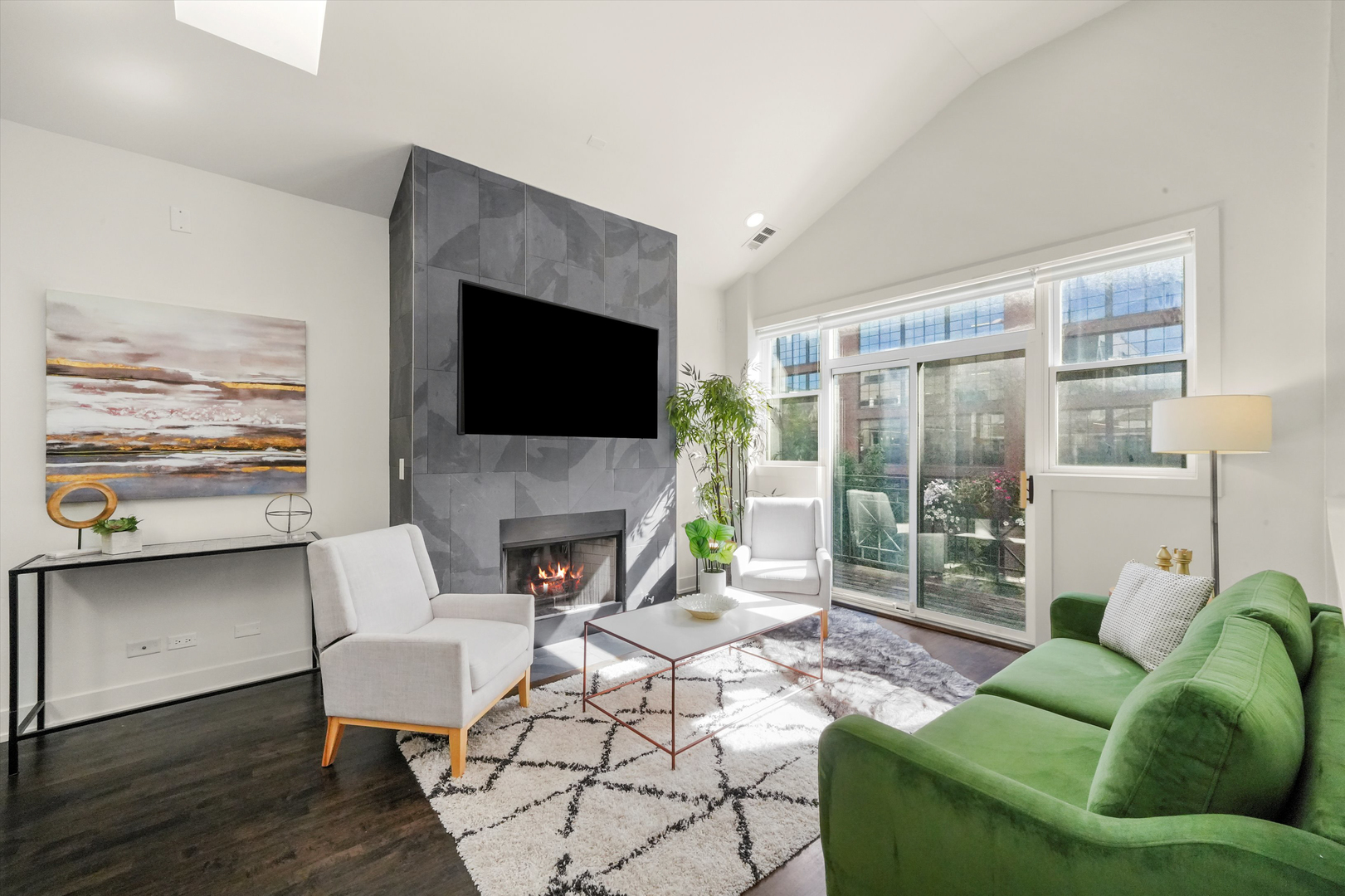 1048 W Fulton Street Unit: 4
