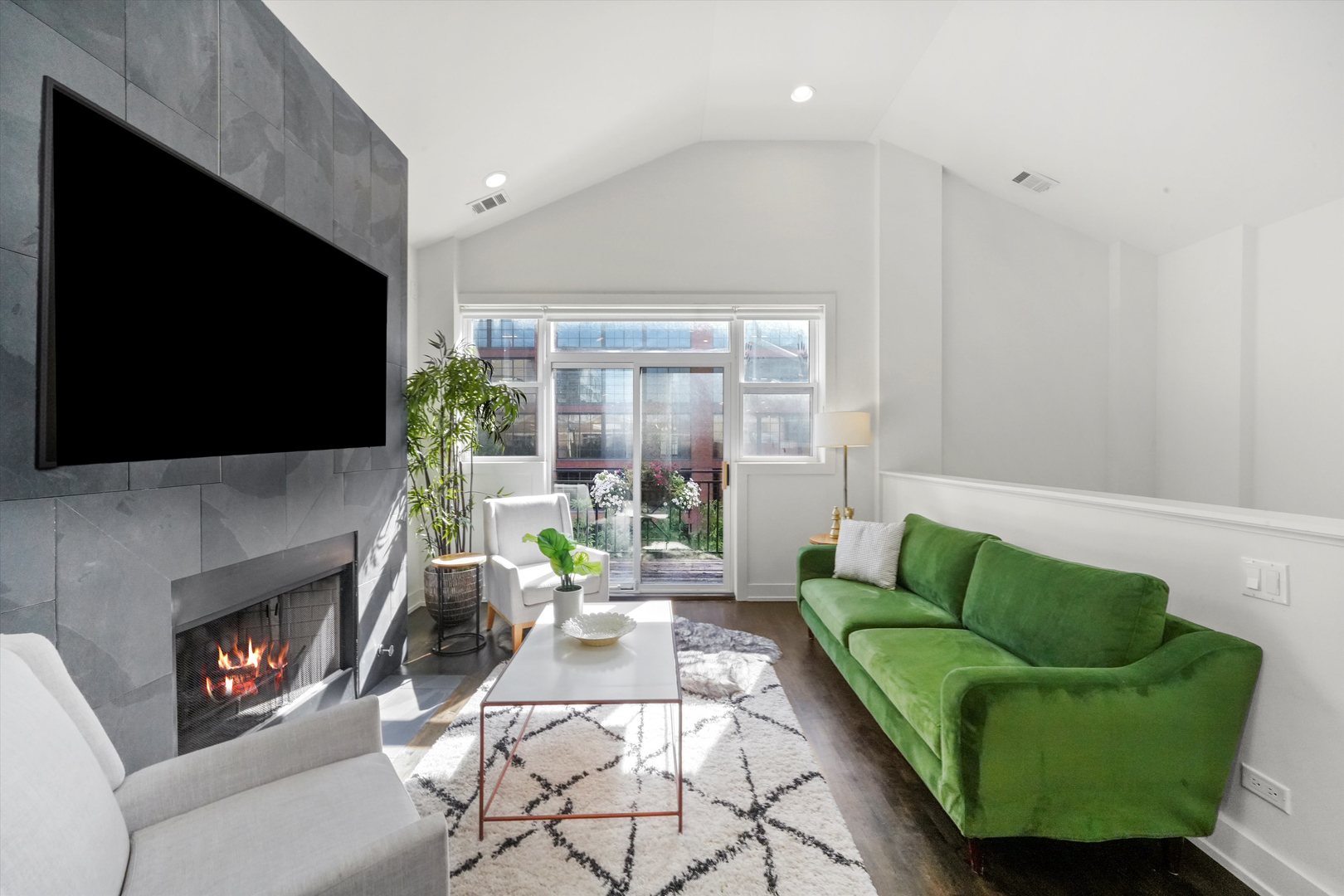 1048 W Fulton Street Unit: 4