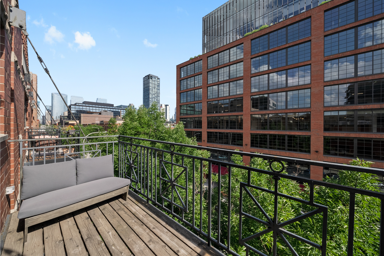 1048 W Fulton Street Unit: 4