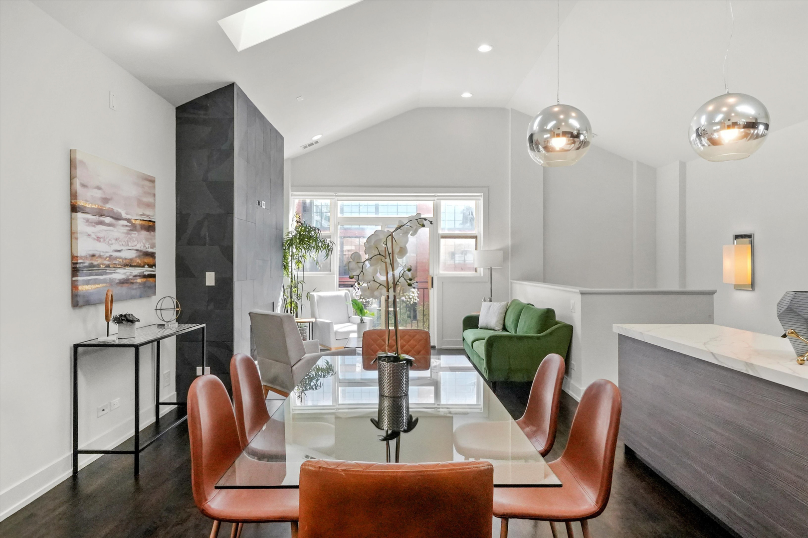 1048 W Fulton Street Unit: 4