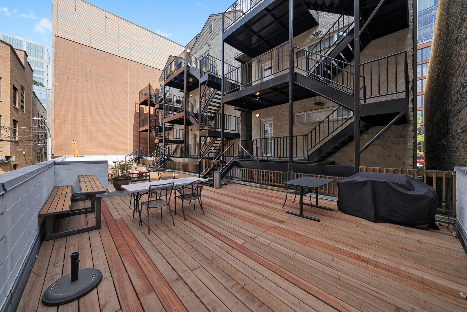 1048 W Fulton Street Unit: 4