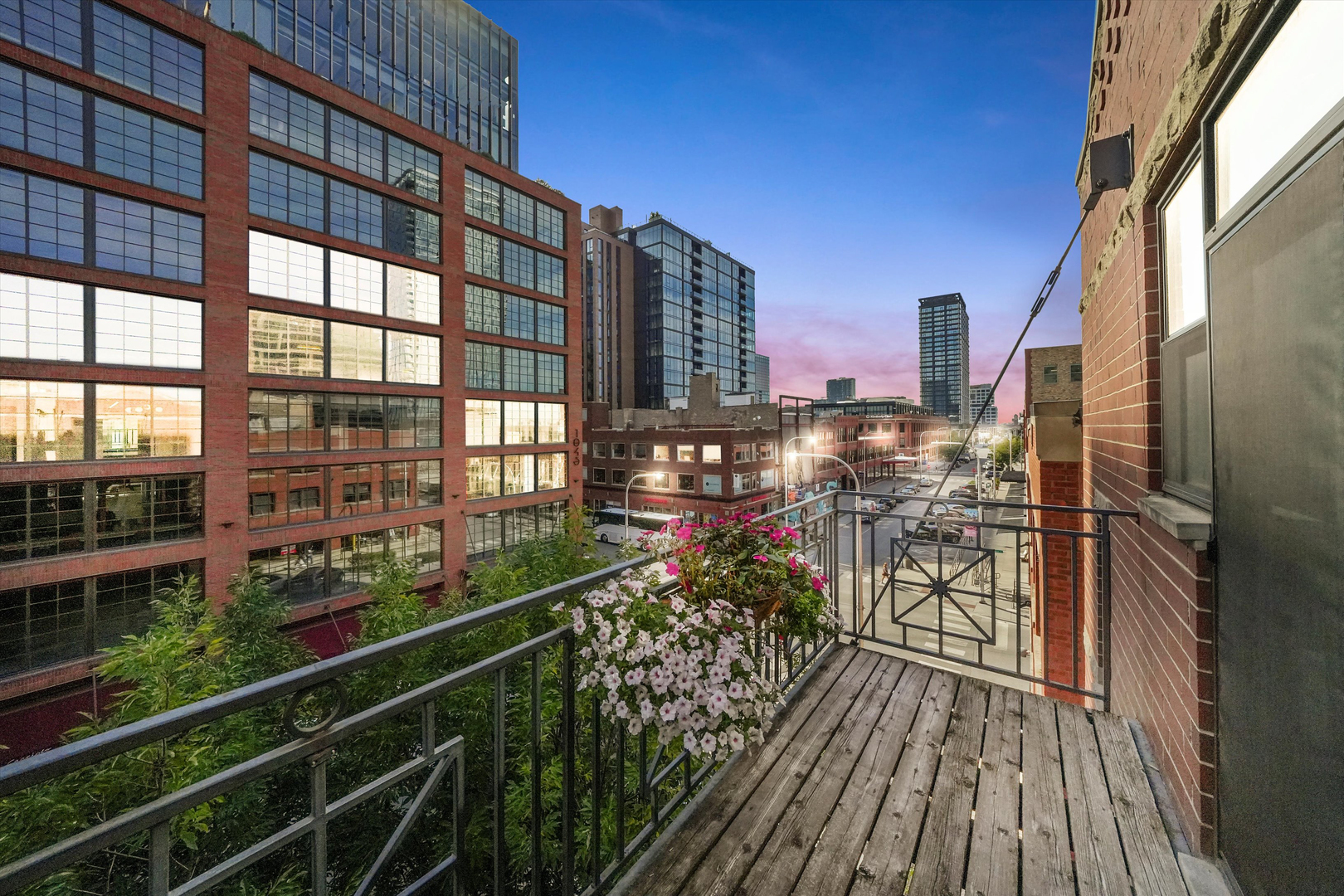 1048 W Fulton Street Unit: 4