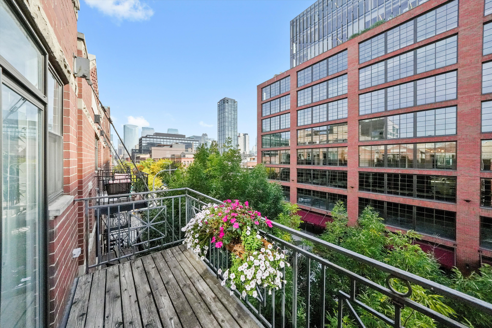 1048 W Fulton Street Unit: 4