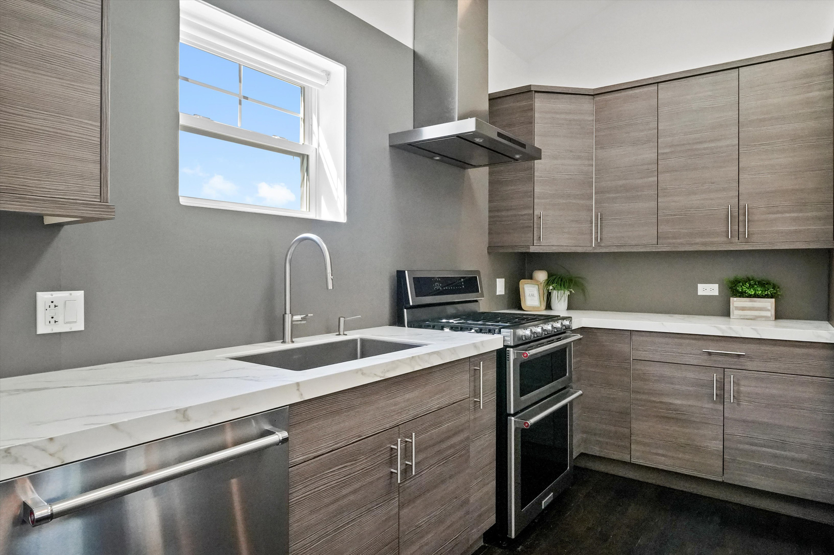 1048 W Fulton Street Unit: 4