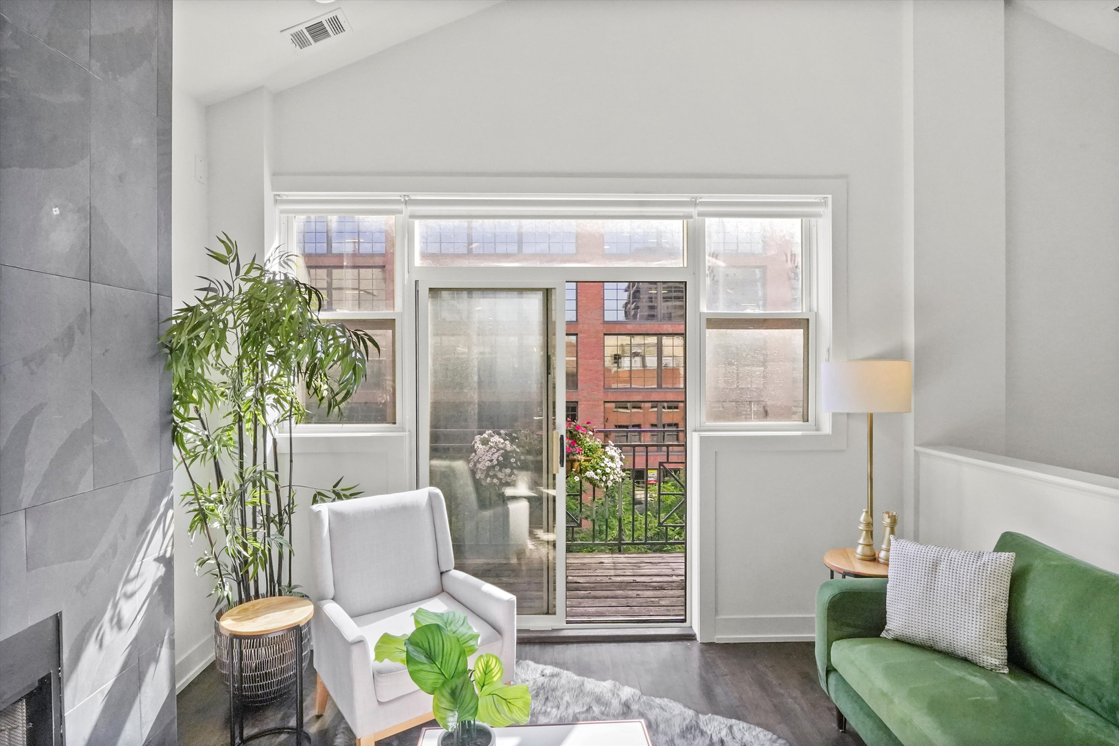 1048 W Fulton Street Unit: 4