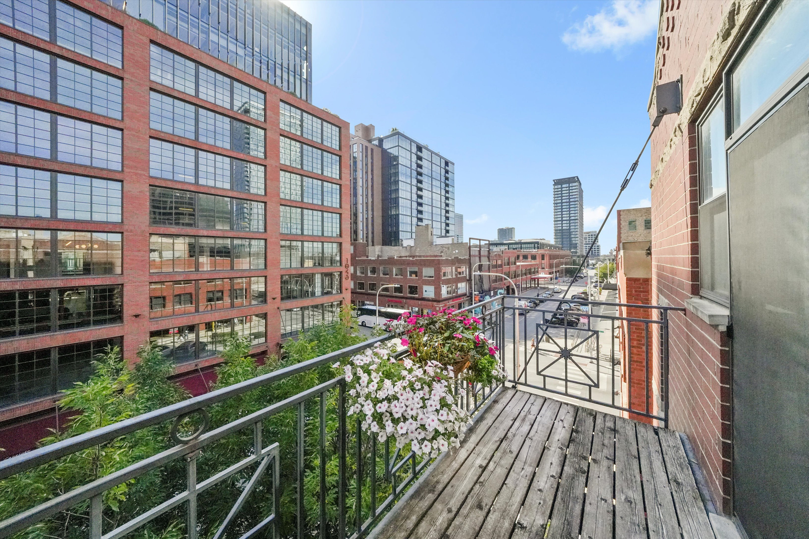 1048 W Fulton Street Unit: 4