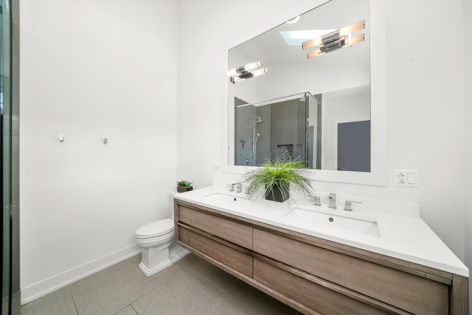 1048 W Fulton Street Unit: 4