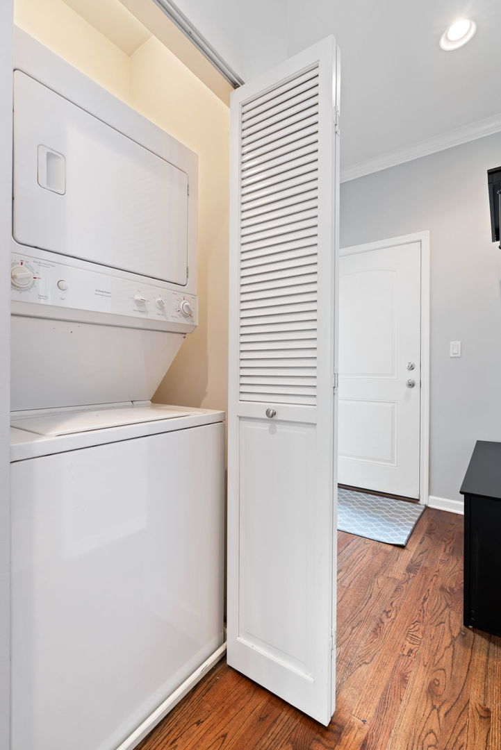 514 N Armour Street Unit: 2F