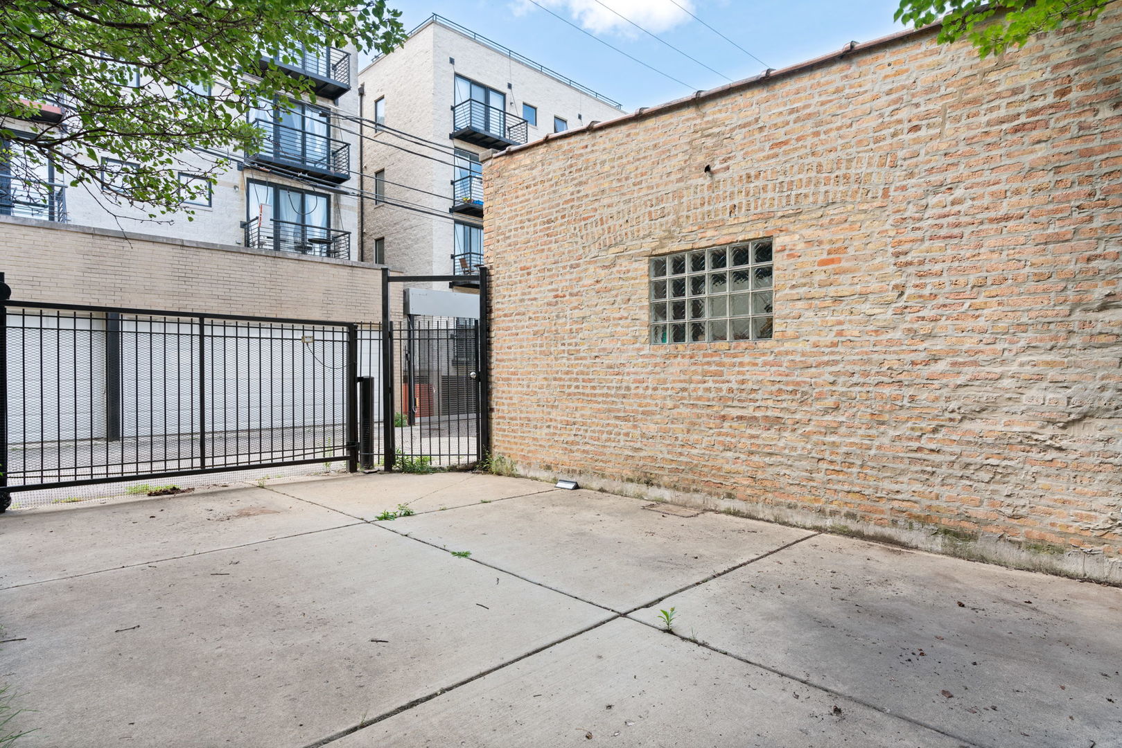 514 N Armour Street Unit: 2F