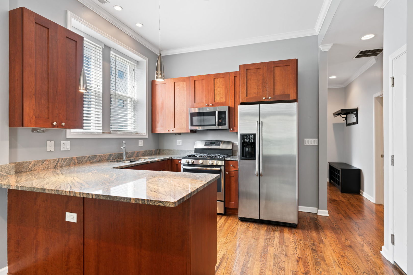 514 N Armour Street Unit: 2F