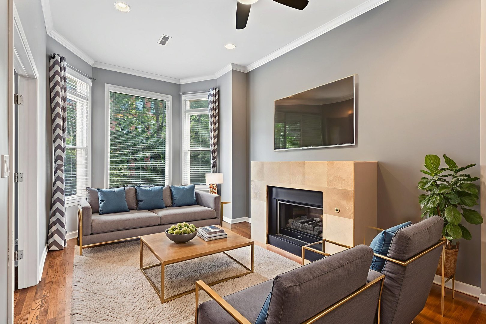 514 N Armour Street Unit: 2F