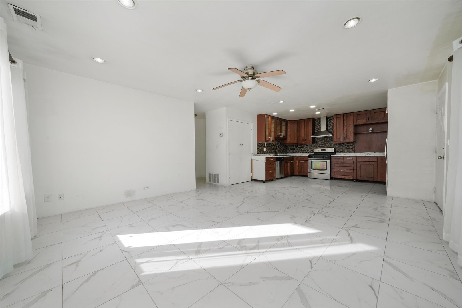 1182 Cove Drive Unit: 152A