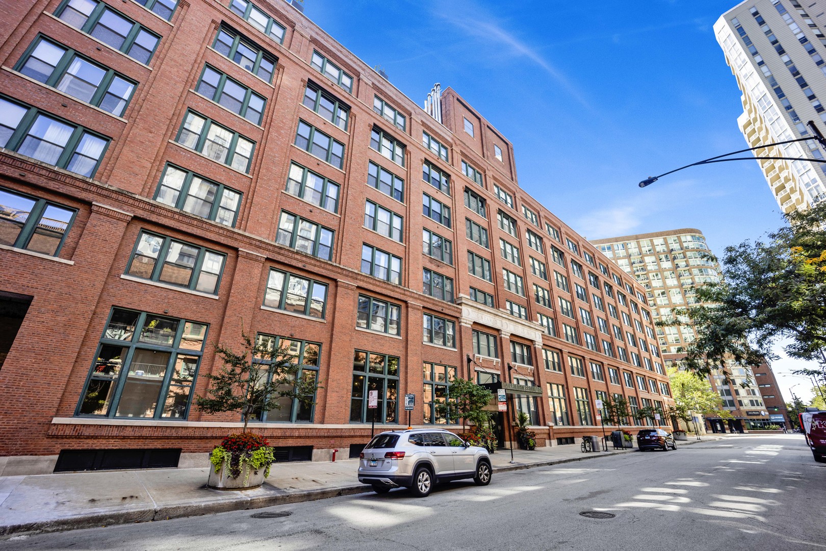 411 W ONTARIO Street Unit: 426