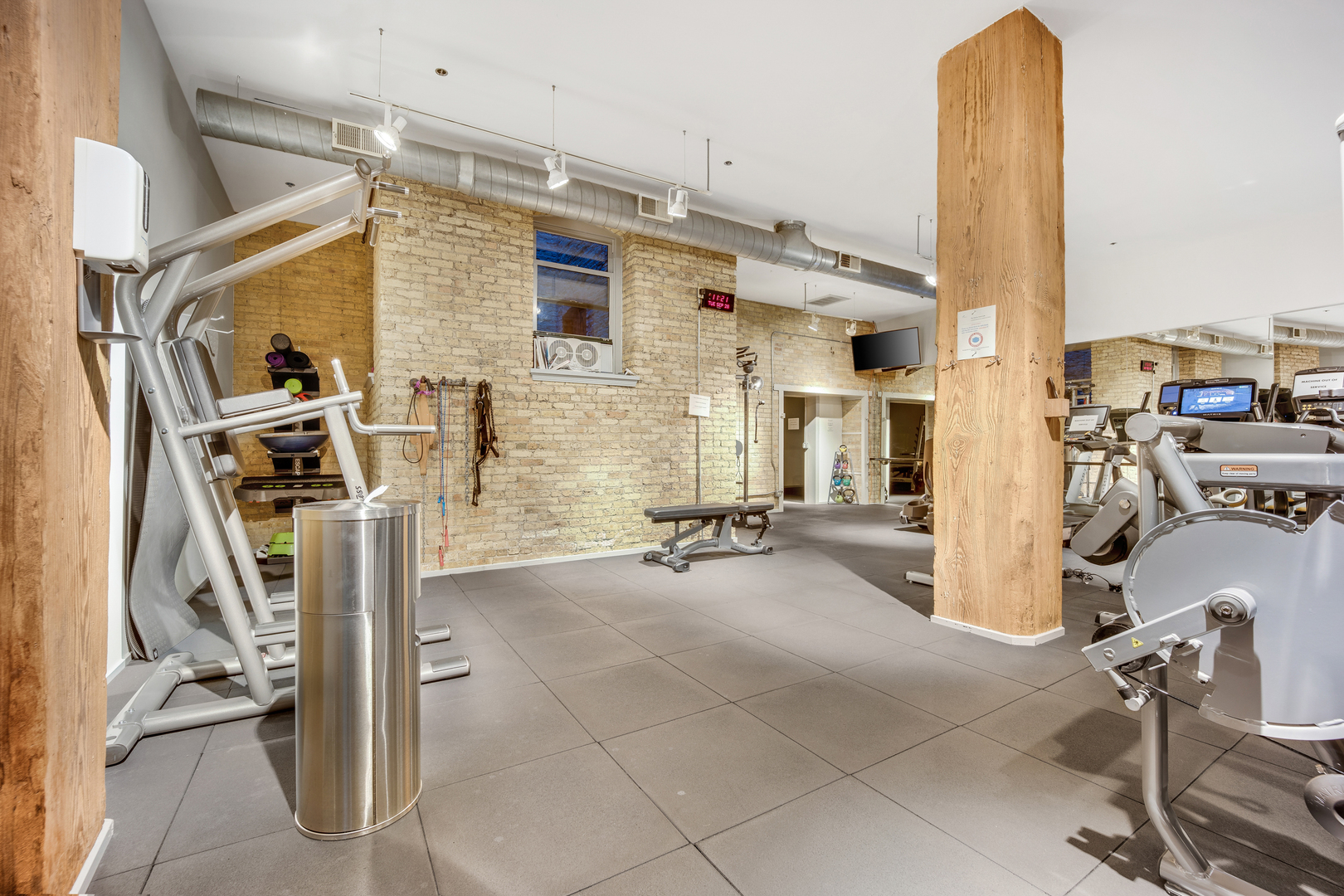 411 W ONTARIO Street Unit: 426