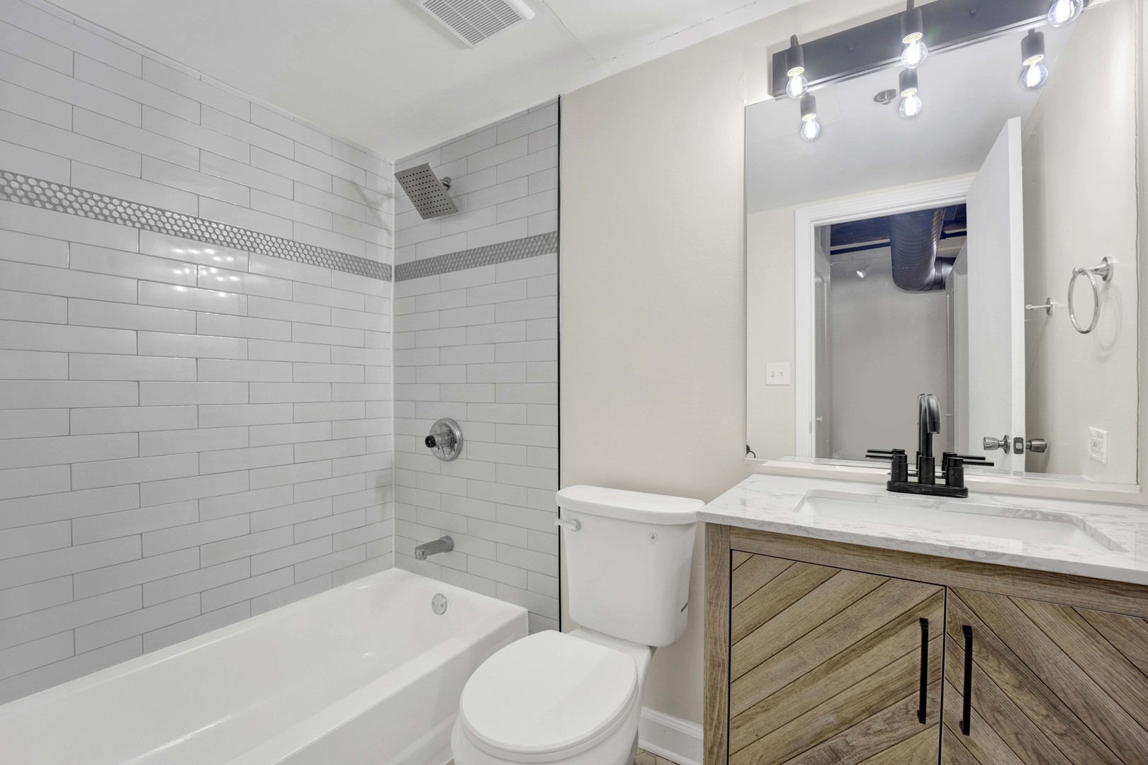 411 W ONTARIO Street Unit: 426