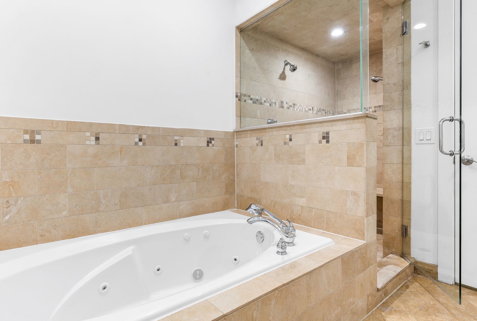 914 W Hubbard Street Unit: 203