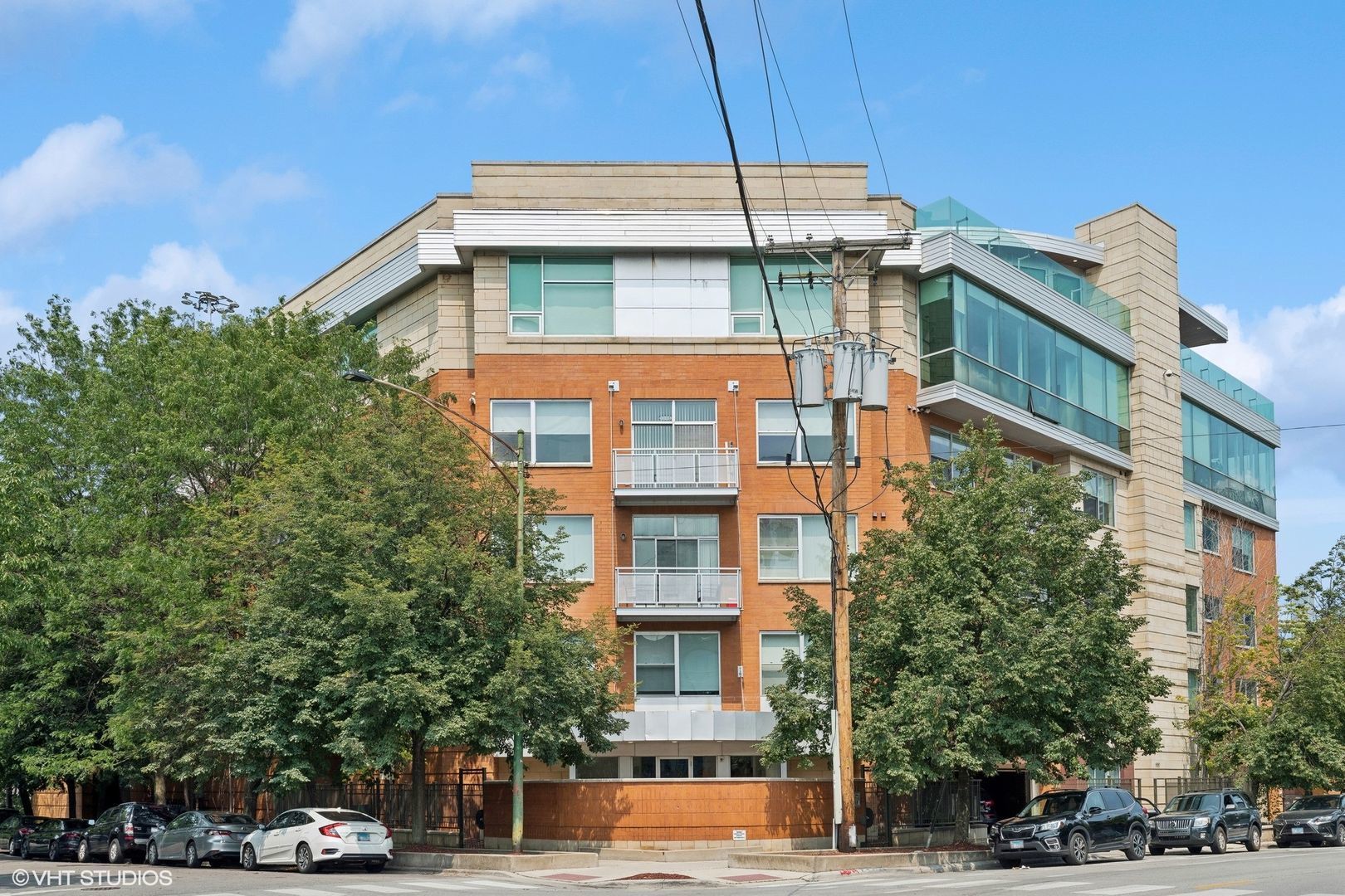 914 W Hubbard Street Unit: 203