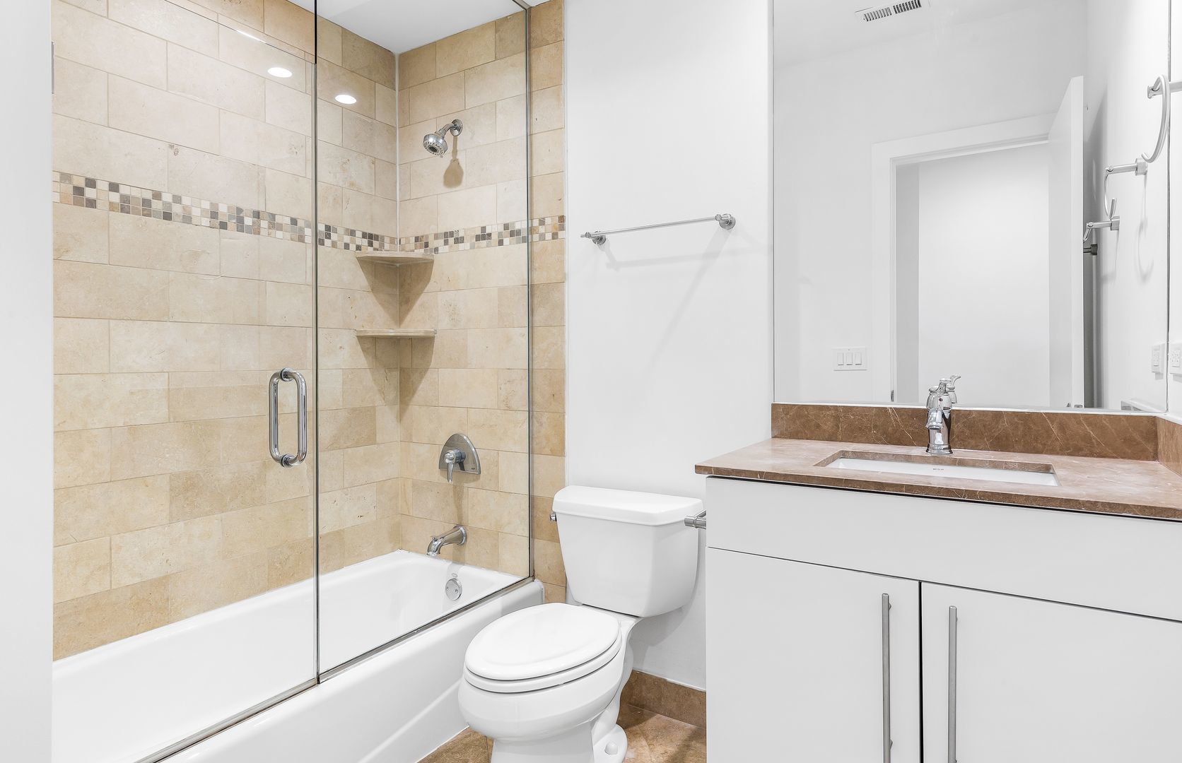 914 W Hubbard Street Unit: 203