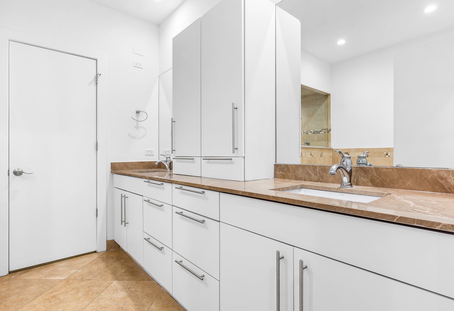 914 W Hubbard Street Unit: 203