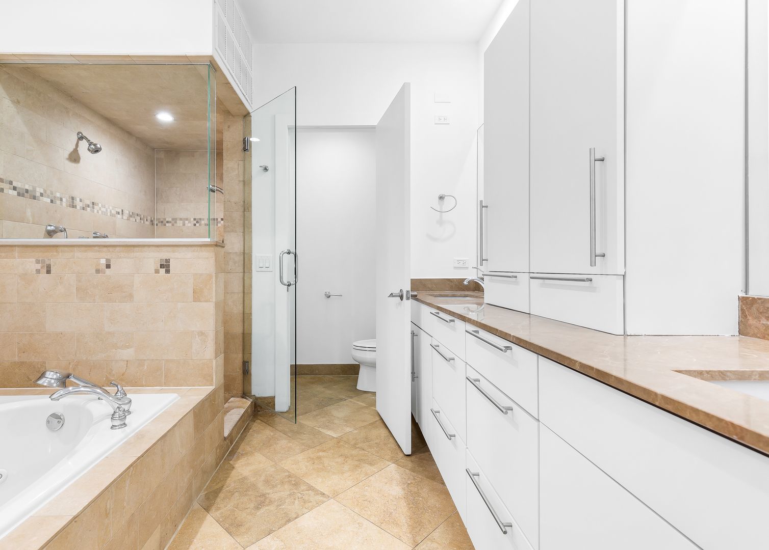 914 W Hubbard Street Unit: 203