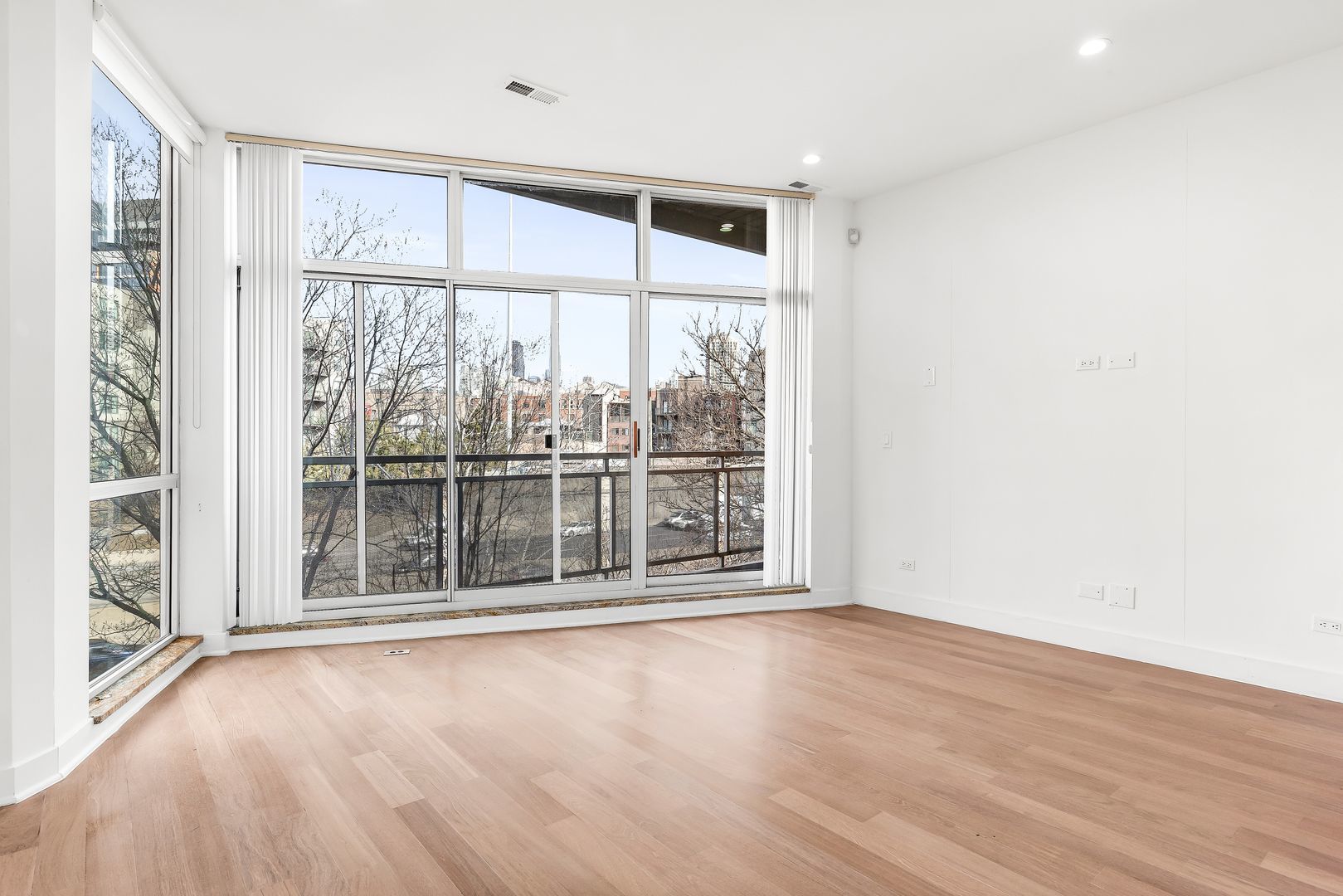 914 W Hubbard Street Unit: 203