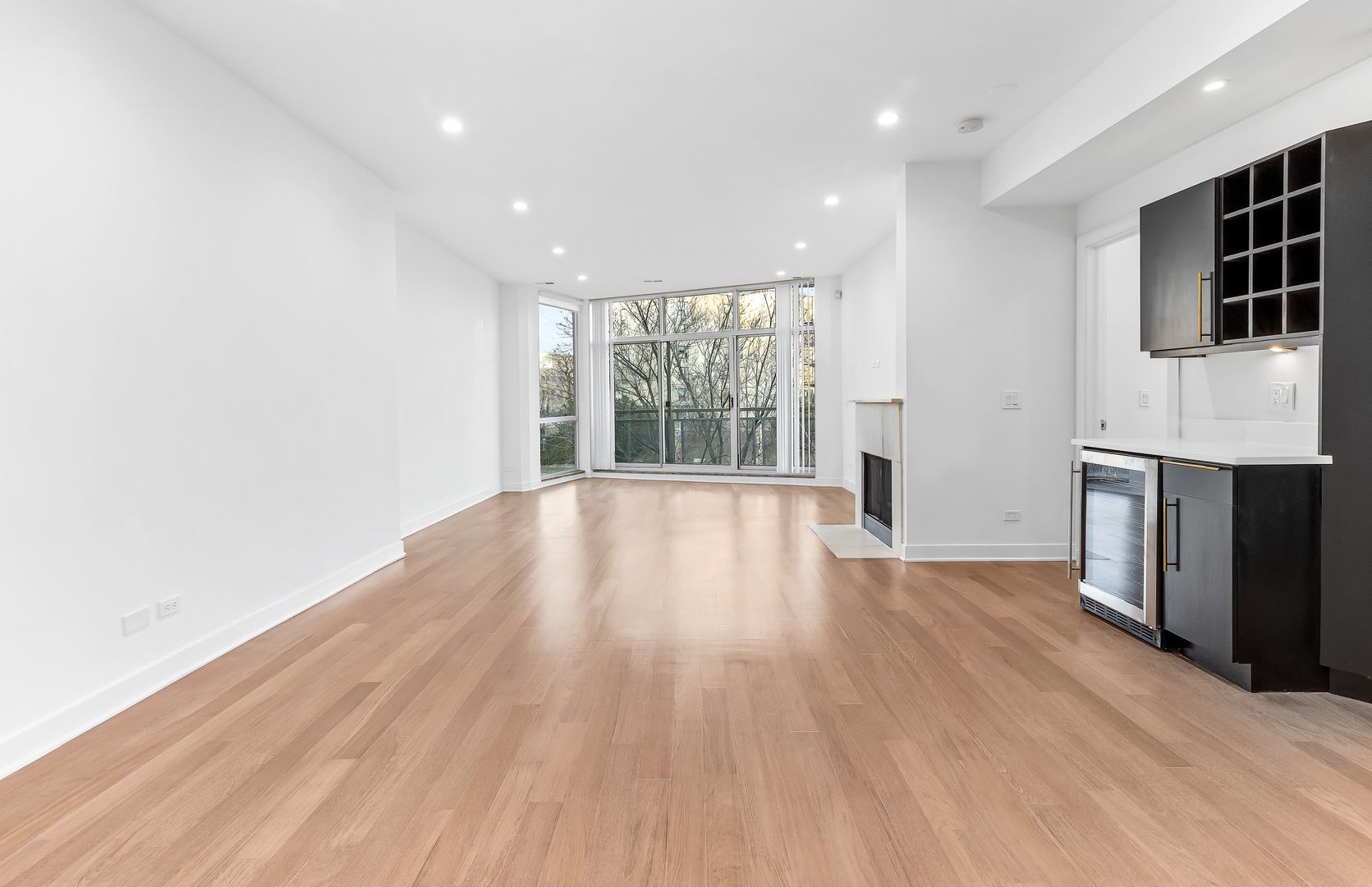 914 W Hubbard Street Unit: 203