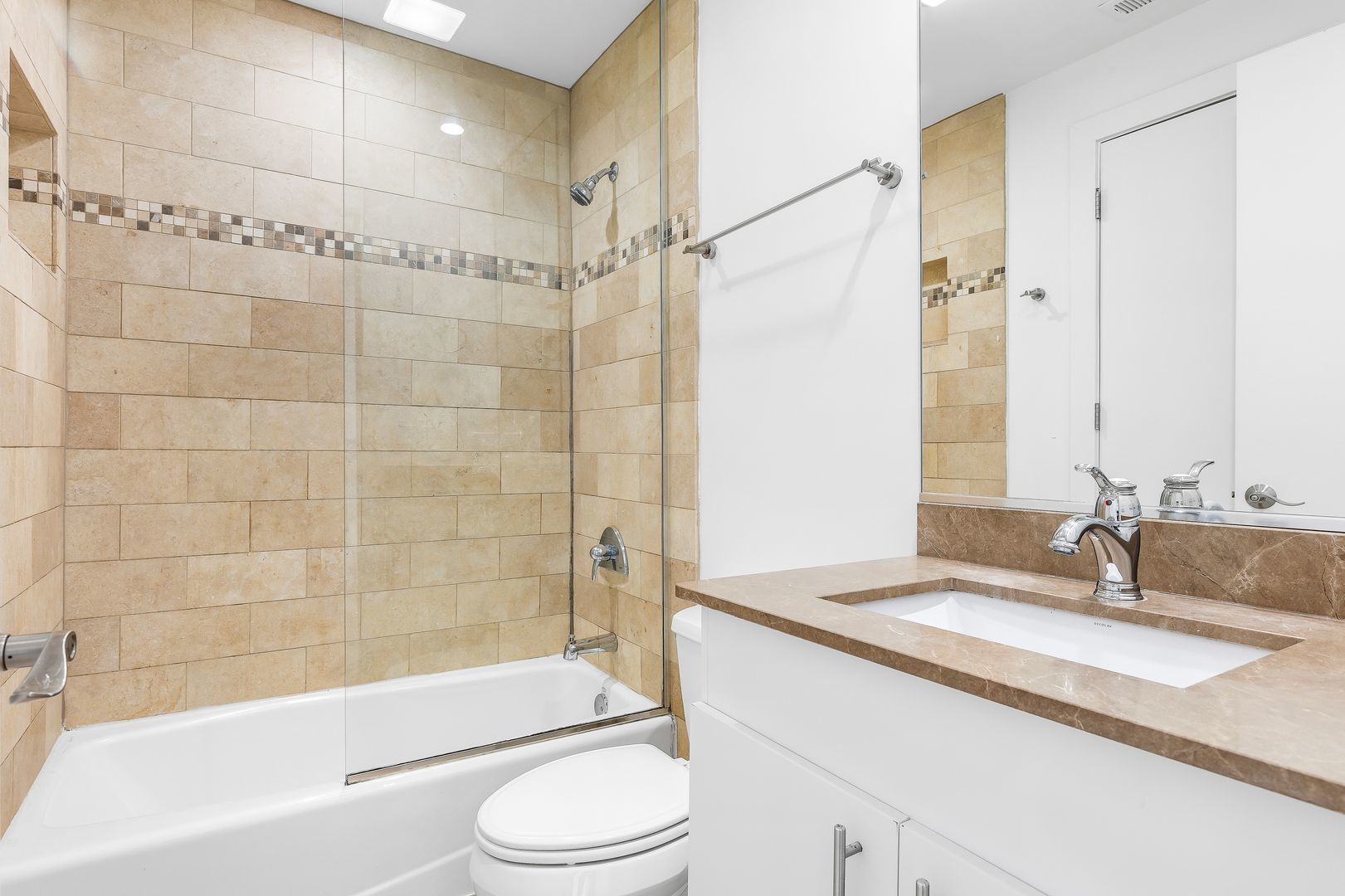 914 W Hubbard Street Unit: 104